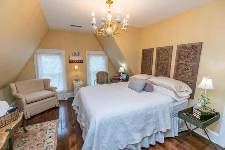 Riverside Gables Bed and Breakfast