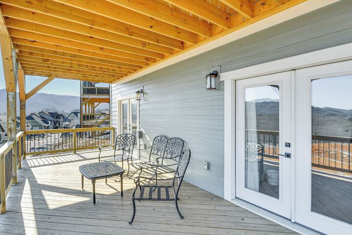 Newly Built Home w / Mtn Views in Black Mountain!