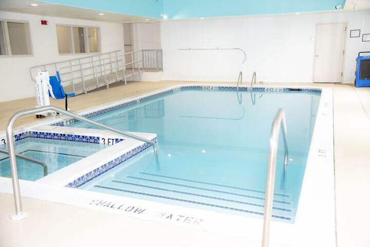 Howard Johnson Hotel & Suites by Wyndham Allentown / Dorney