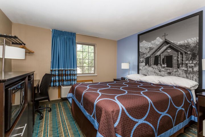 Room 10 of 17