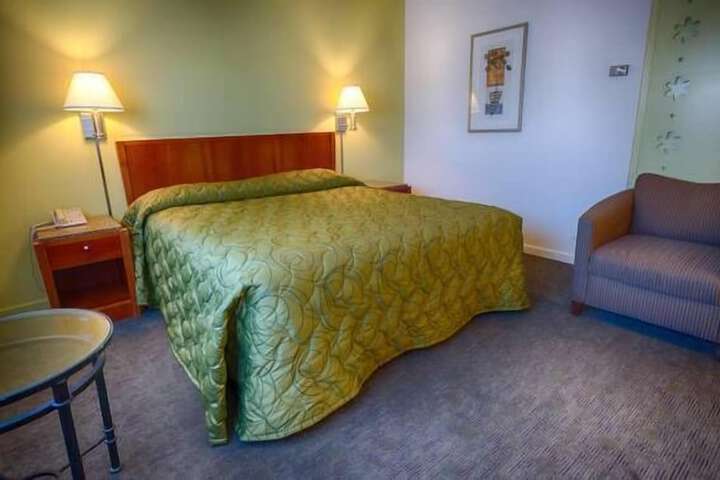 Room 22 of 32