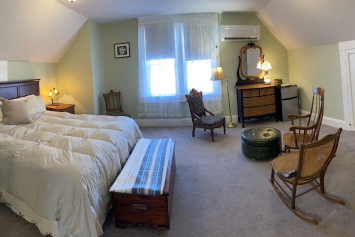 Room 28 of 43