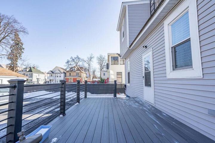Modern 3 Bed Apt Parking W D