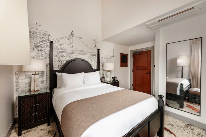 Room 32 of 64