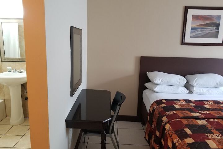 Room 33 of 47