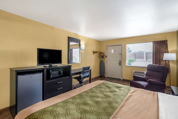 Room 9 of 33