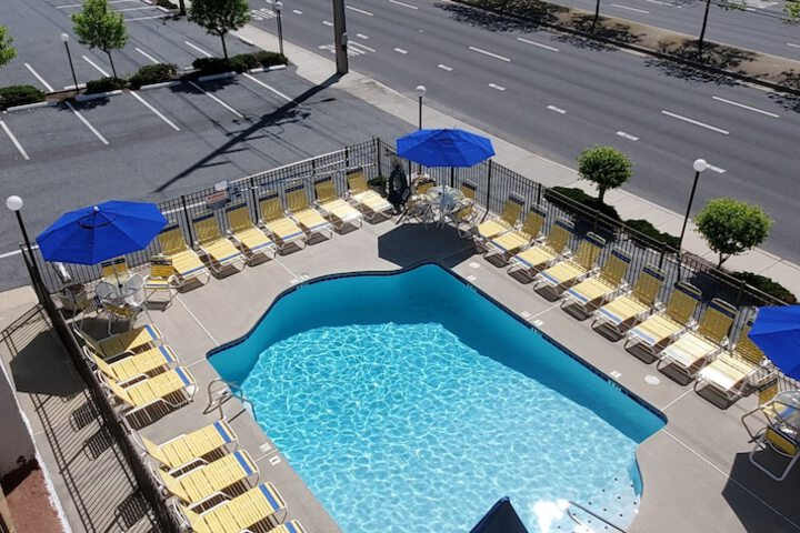 Pool 11 of 33