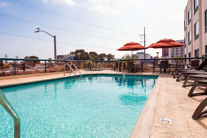 Pool 4 of 28