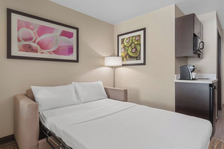 Room 30 of 80