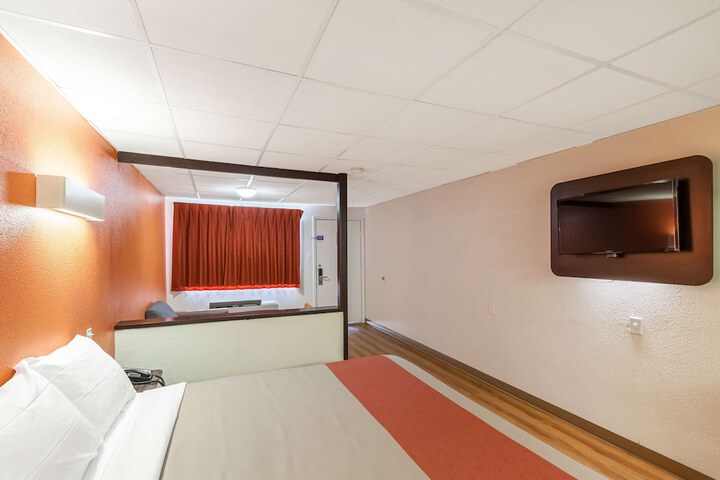 Room 15 of 30