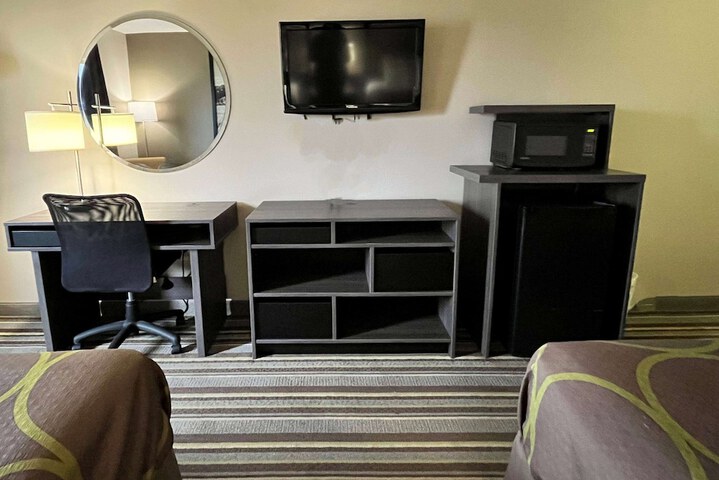Room 9 of 18