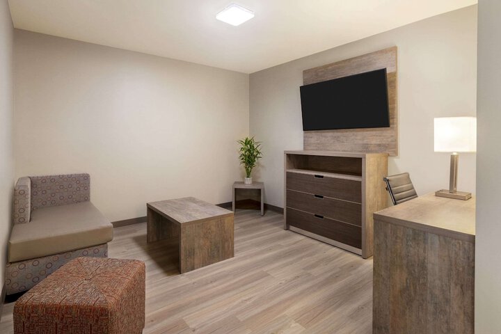 Room 25 of 41