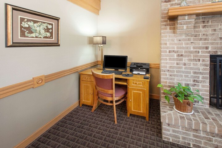 Business Center 28 of 28