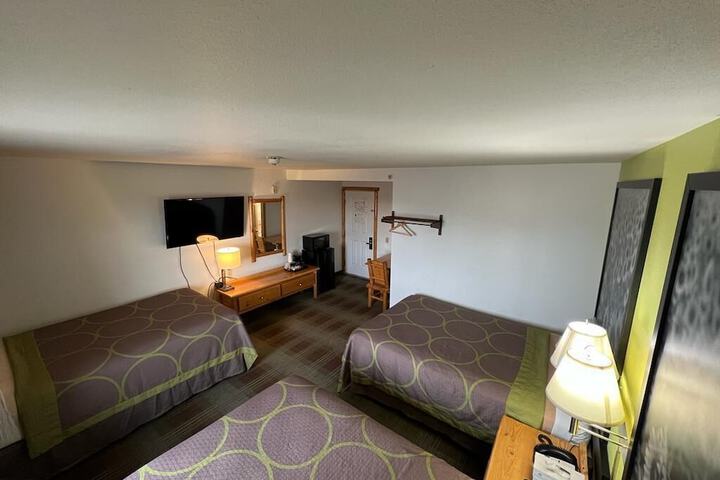 Room 14 of 28