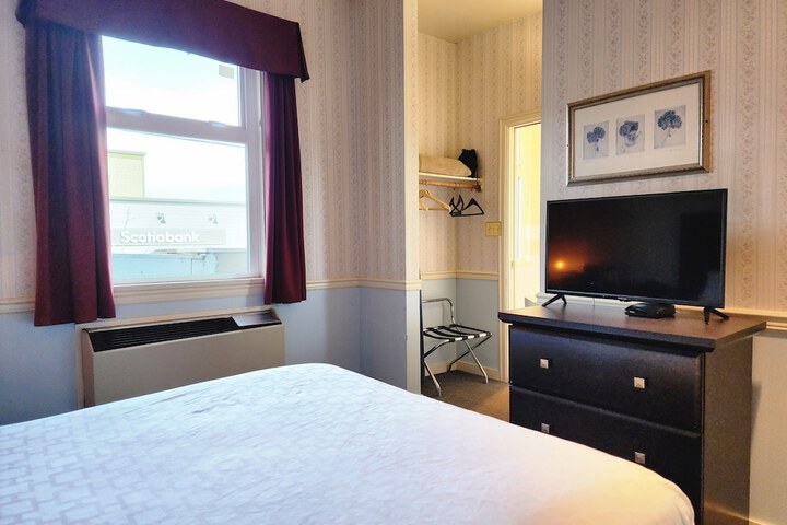 Room 19 of 42