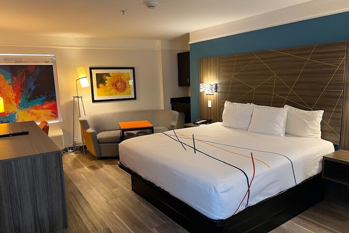 Room 33 of 49