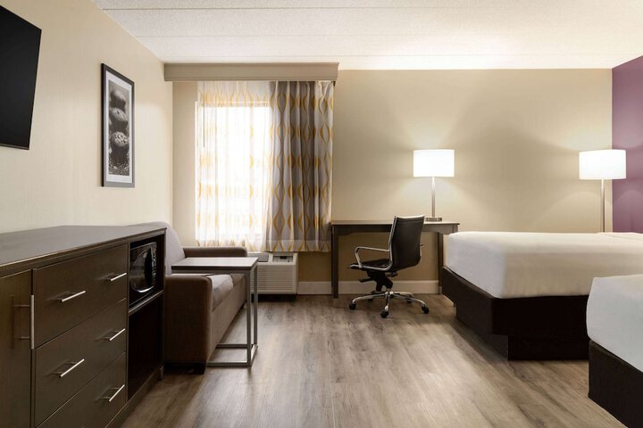 Room 21 of 32