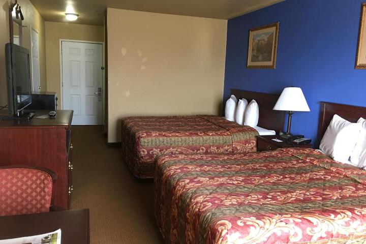 Econo Lodge Inn & Suites