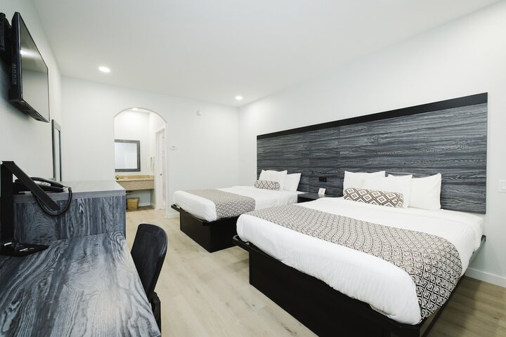 Sapphire Inn and Suites