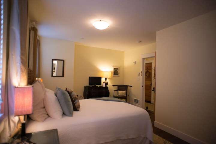 Room 8 of 11