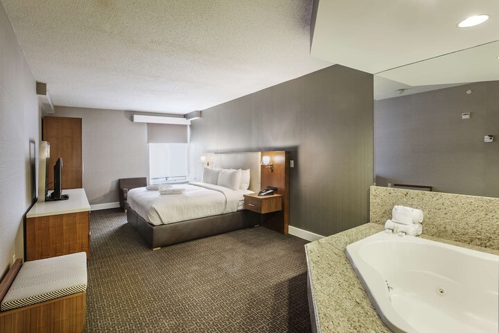 Room 32 of 54