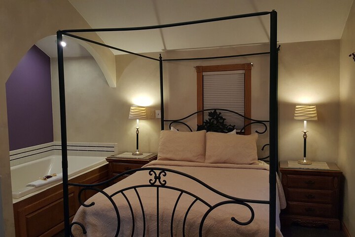 Room 83 of 128