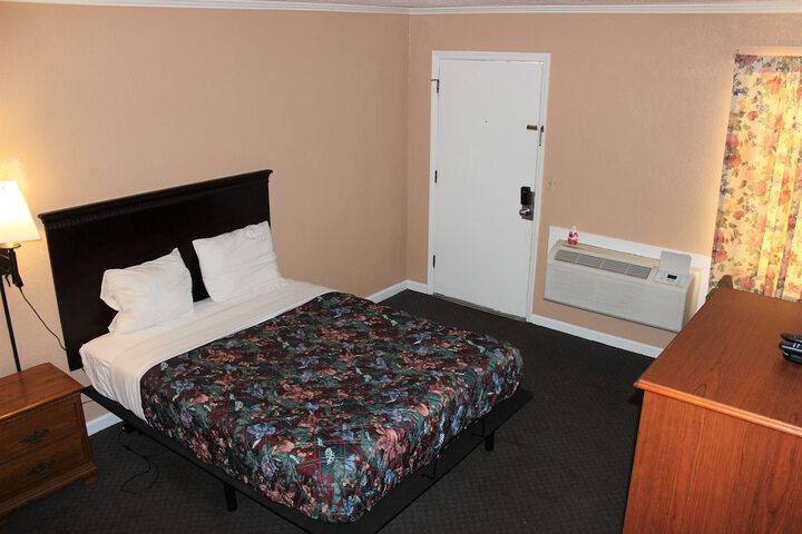 Room 11 of 16