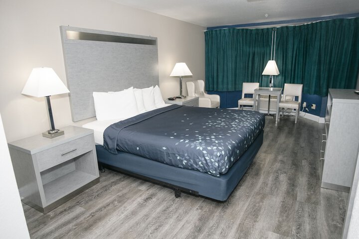Room 21 of 39