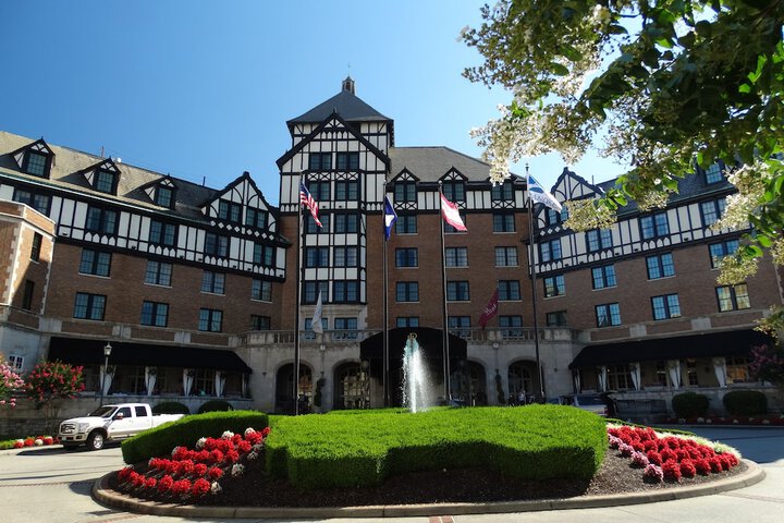 Hotel Roanoke & Conference Center Curio Collection by Hilton