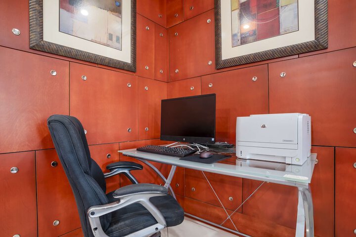 Business Center 37 of 37