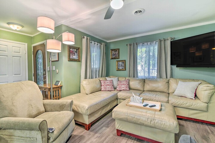 Pet-friendly Taylor Home w / Backyard Oasis!