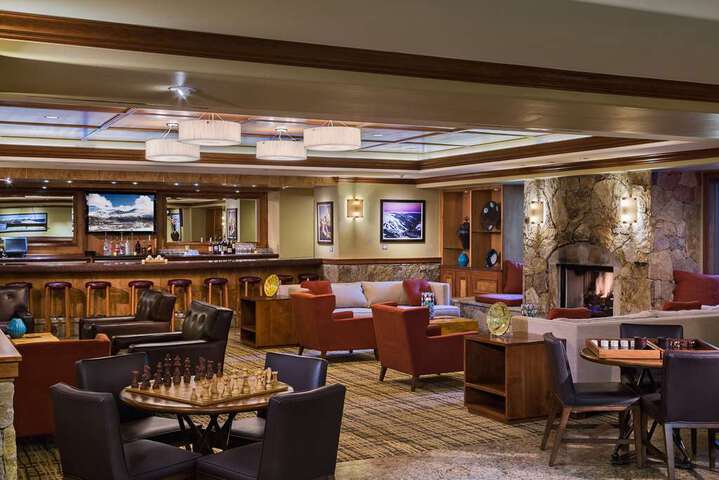 Lounge 157 of 168