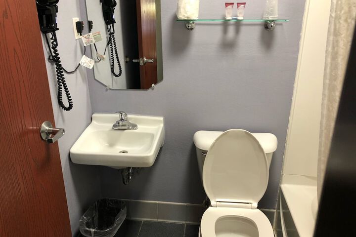 Room 4 of 6