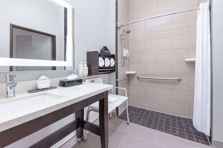La Quinta Inn & Suites by Wyndham Tyler - University Area