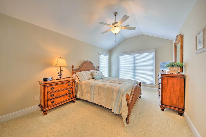 Manteo Waterfront Resort Home w / 30-ft Dock!