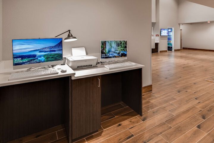 Business Center 35 of 35