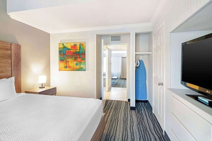 Room 30 of 38