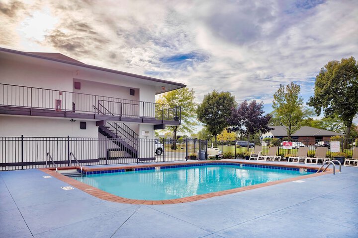 Pool 4 of 26