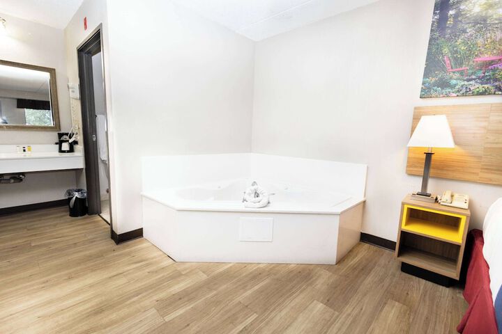 Room 19 of 37
