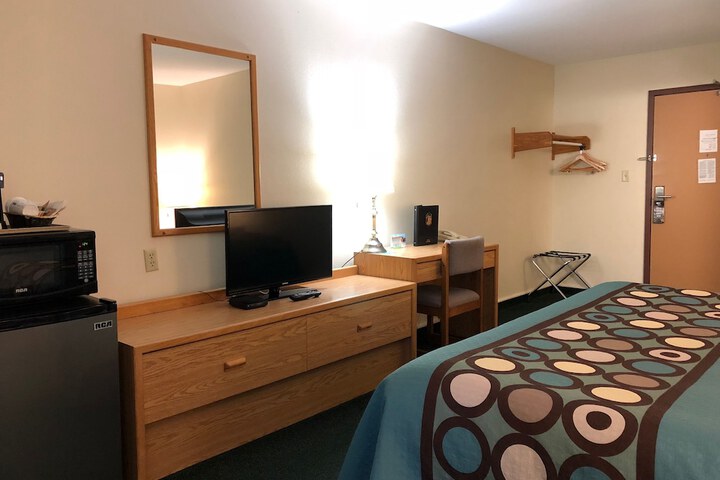 Super 8 by Wyndham Moose Jaw SK