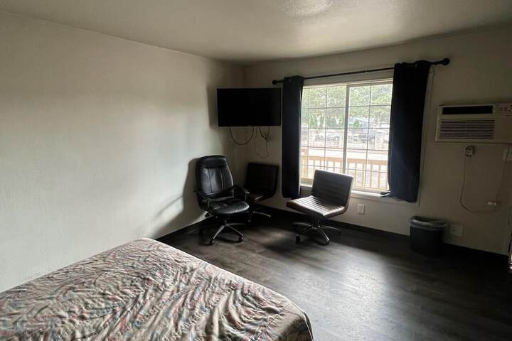 Room 9 of 14