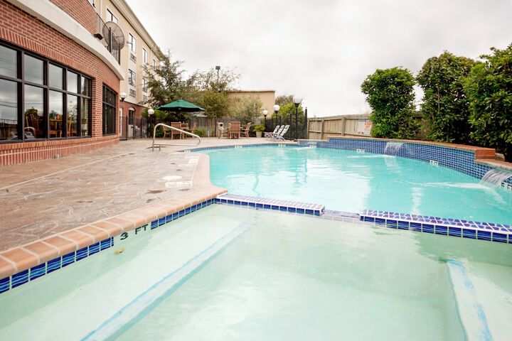 Pool 13 of 52
