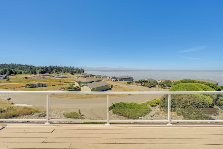 Stunning Home in Coupeville w / Deck + Beach Access