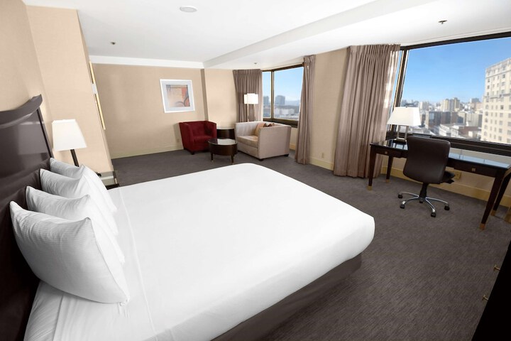 Room 52 of 176