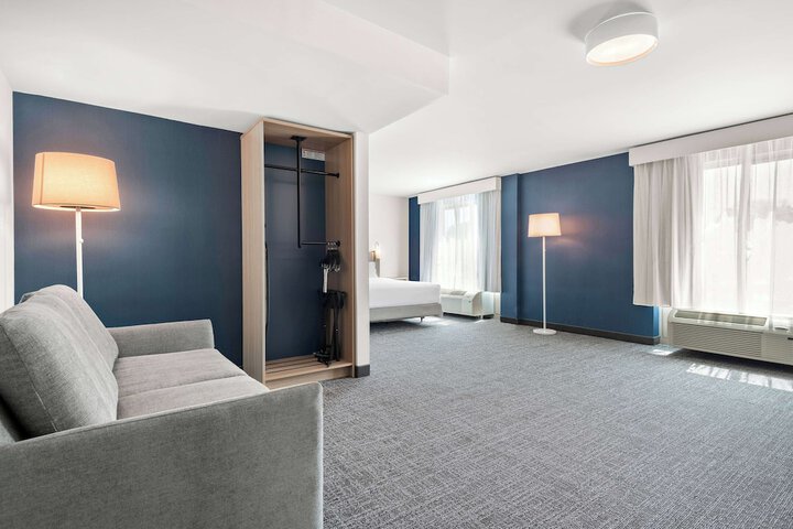 Room 9 of 38