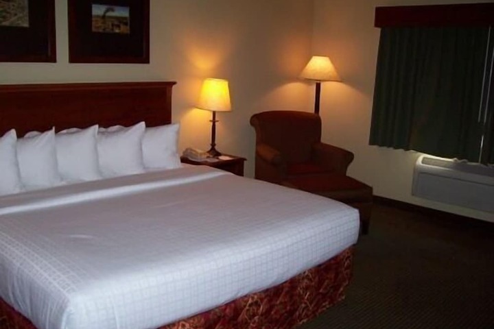 Room 5 of 10