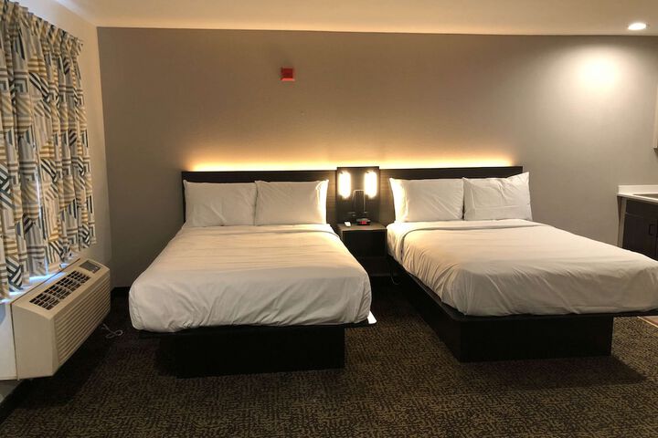 Room 4 of 9