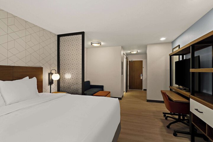 Room 26 of 35