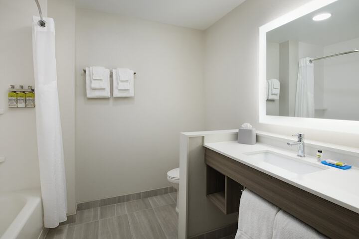 Room 13 of 34