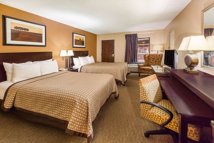 Room 10 of 25